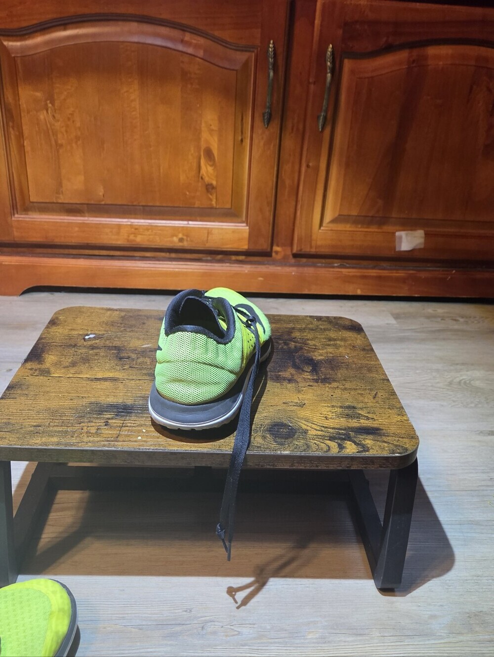 Women  Nike FS Lite Run in the "Volt Yellow" colorway Size 9.5 - Picture 7 of 8